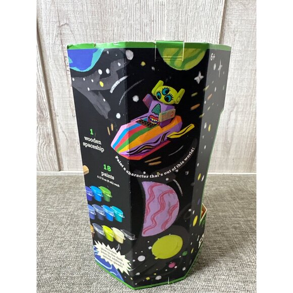 Paint & Play Alien Explorer Wooden Spaceship Craft Kit With Paints & Brushes - Picture 2 of 6